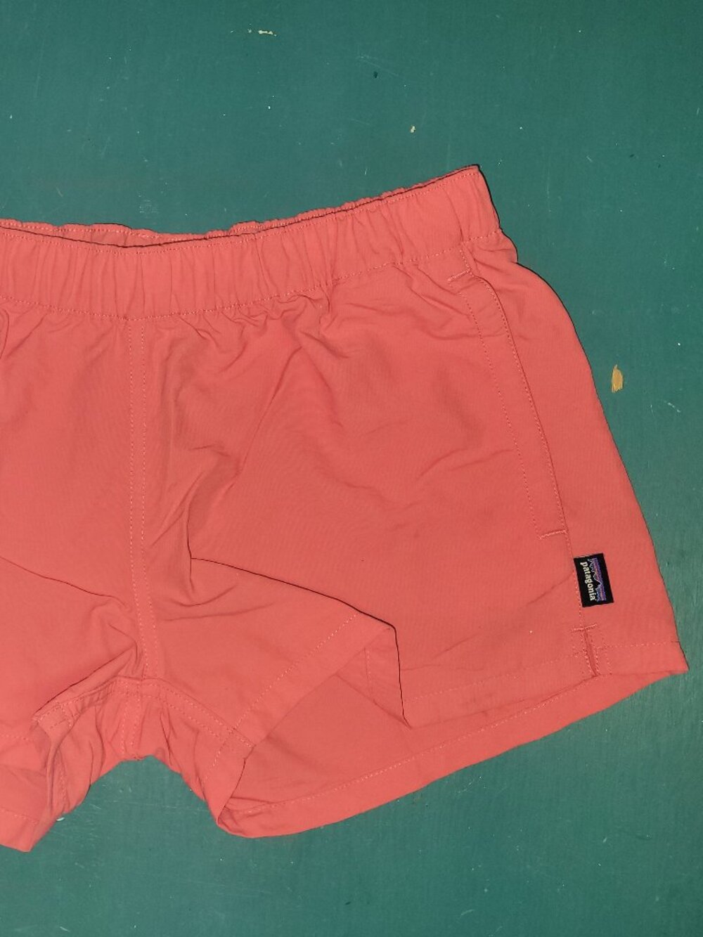 Patagonia Barely Baggies Shorts Womens size small 2.5" bright pink
